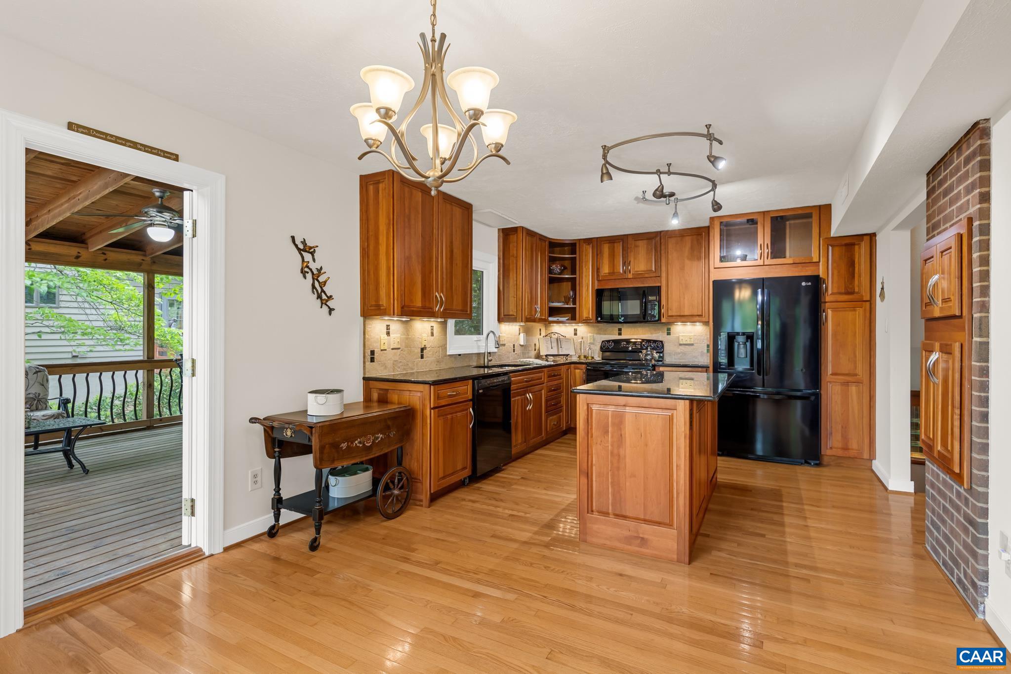 LAKE MONTICELLO - Residential