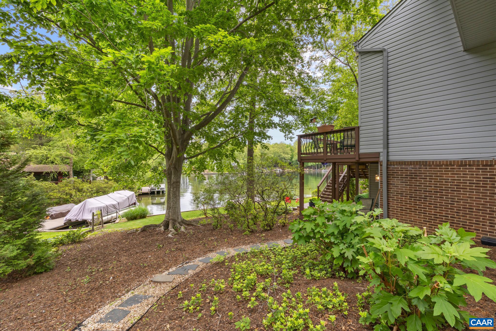 LAKE MONTICELLO - Residential