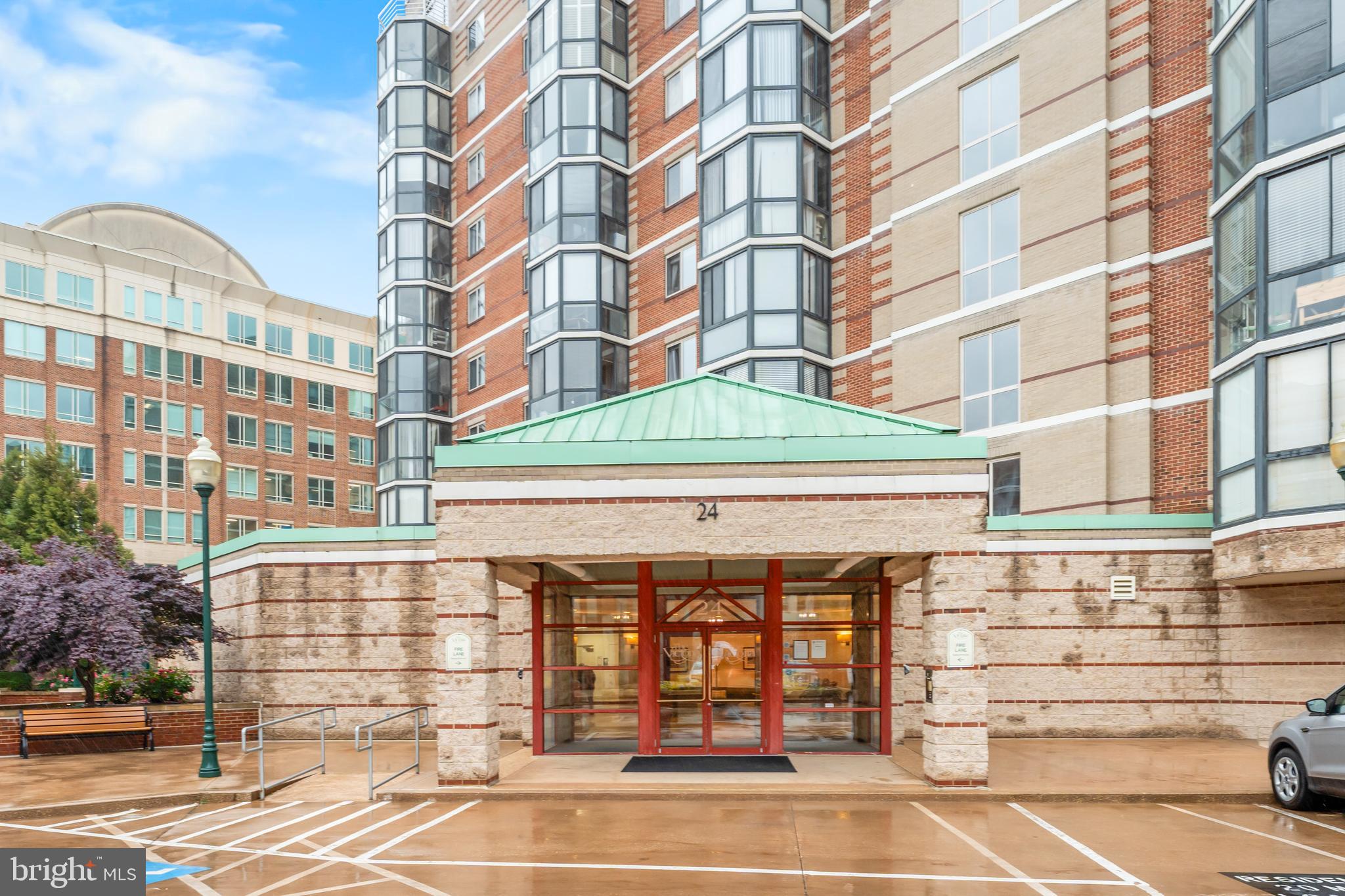 24 COURTHOUSE SQUARE 710