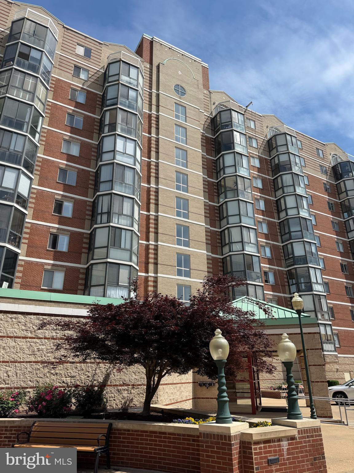 24 COURTHOUSE SQUARE 710