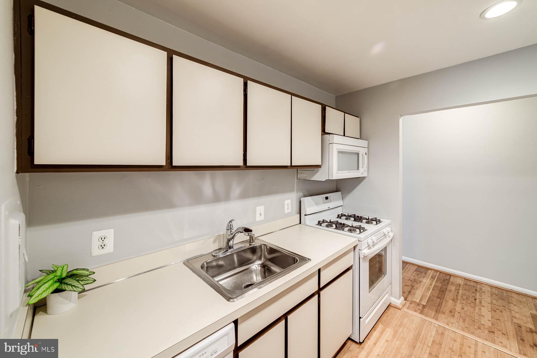 CANTERBURY SQUARE - Residential