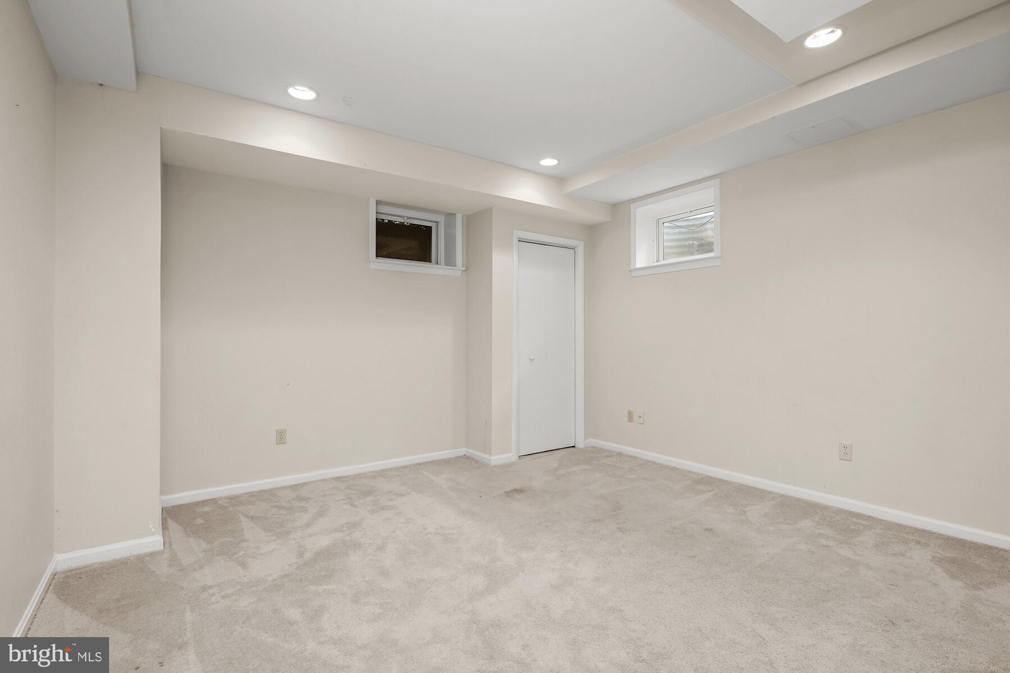 RIVER FALLS - Residential