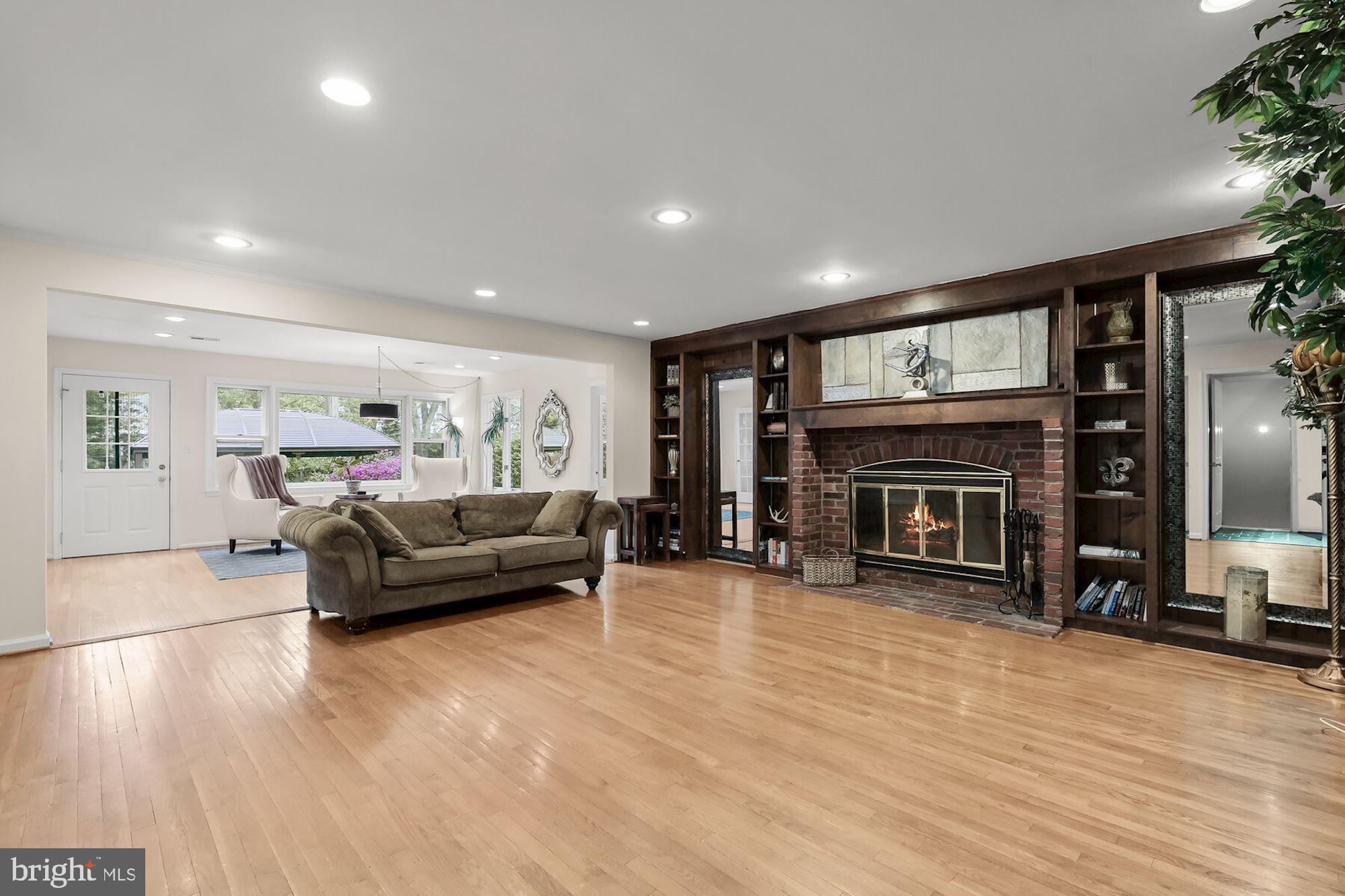 RIVER FALLS - Residential