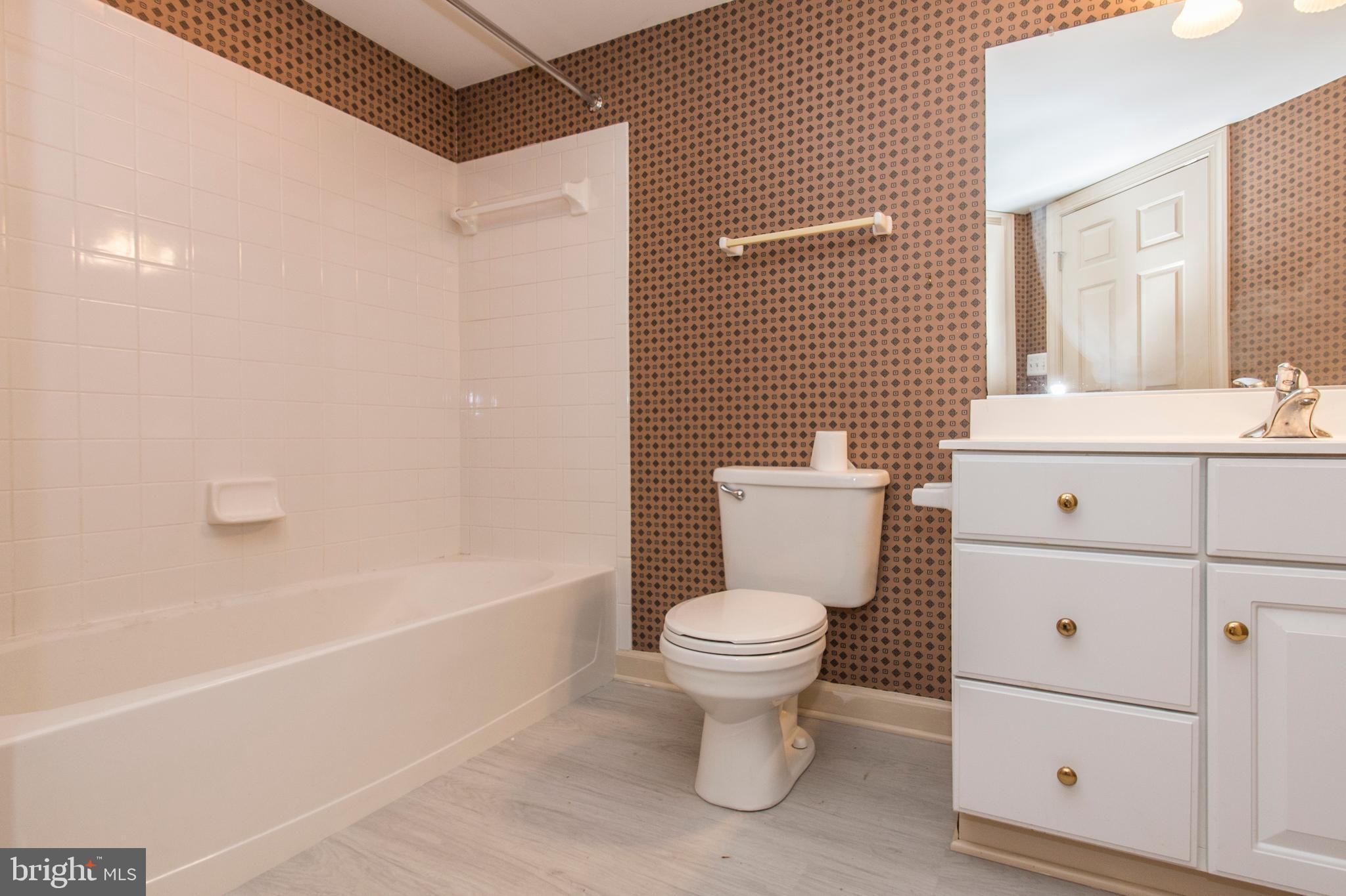 KINGSVIEW VILLAGE - Residential Lease