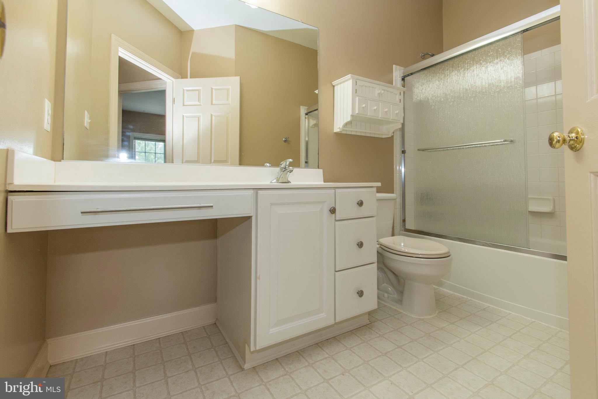 KINGSVIEW VILLAGE - Residential Lease