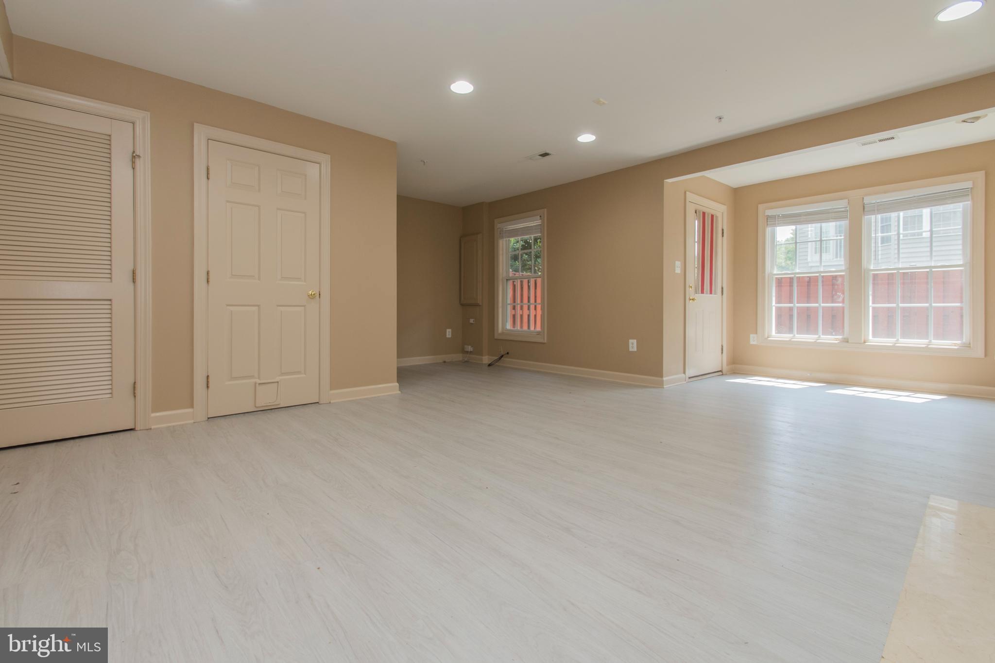 KINGSVIEW VILLAGE - Residential Lease