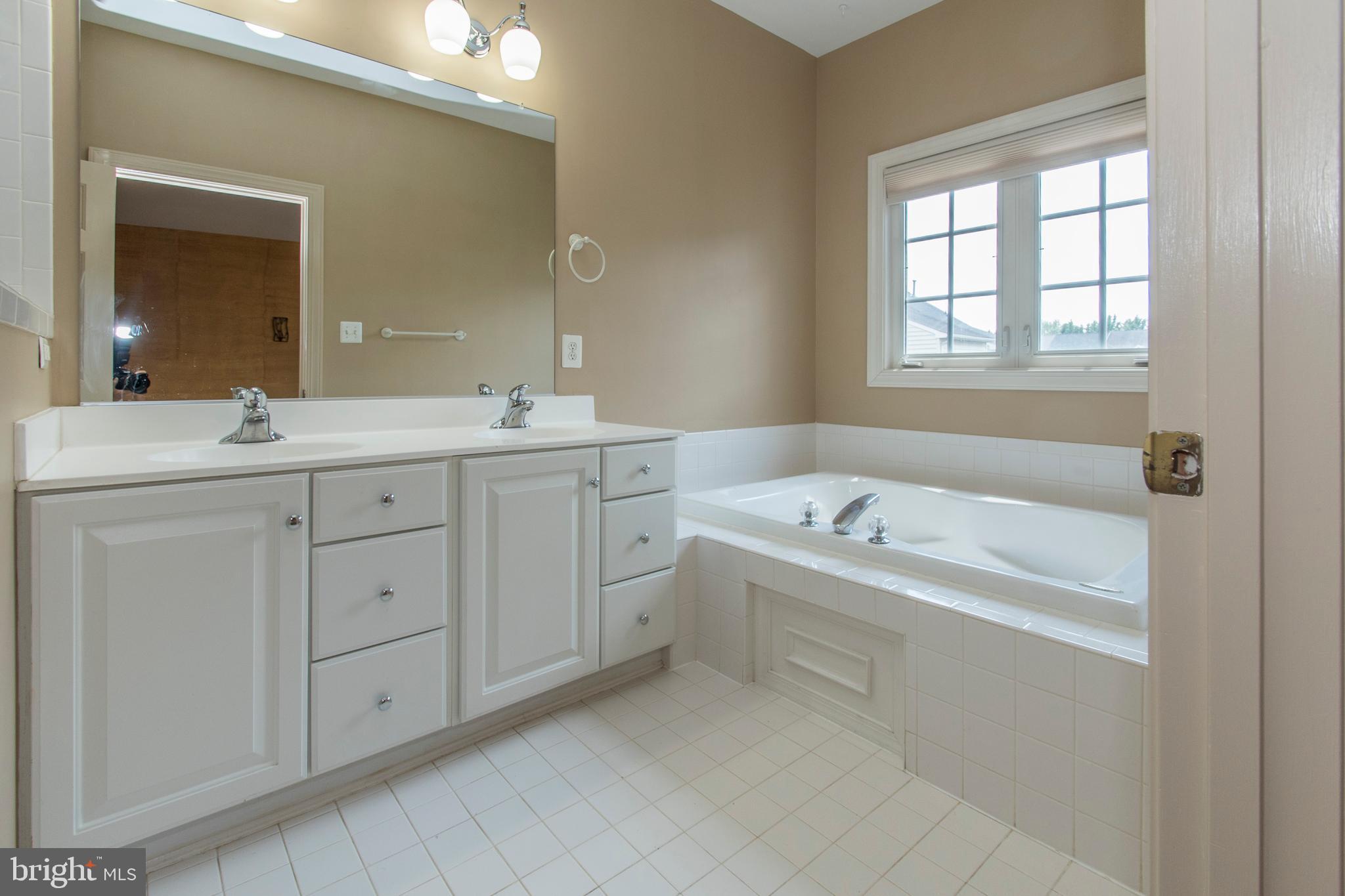 KINGSVIEW VILLAGE - Residential Lease