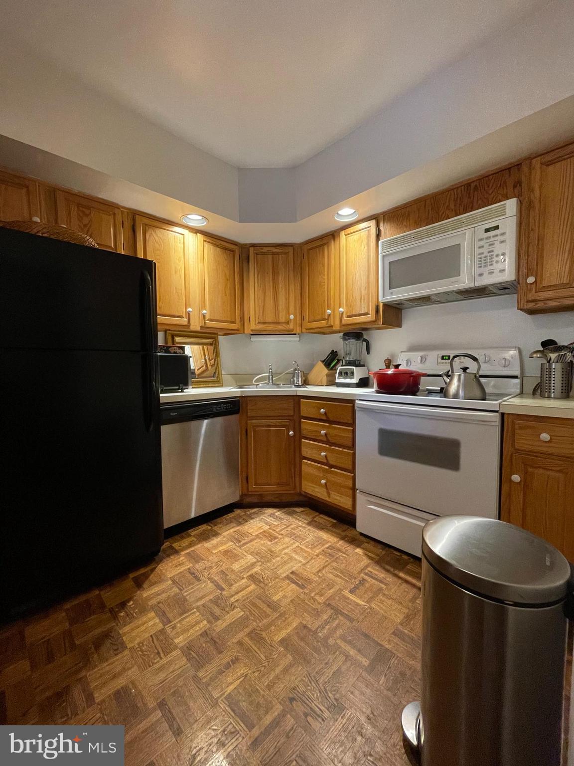 ARCH HALL - Residential Lease