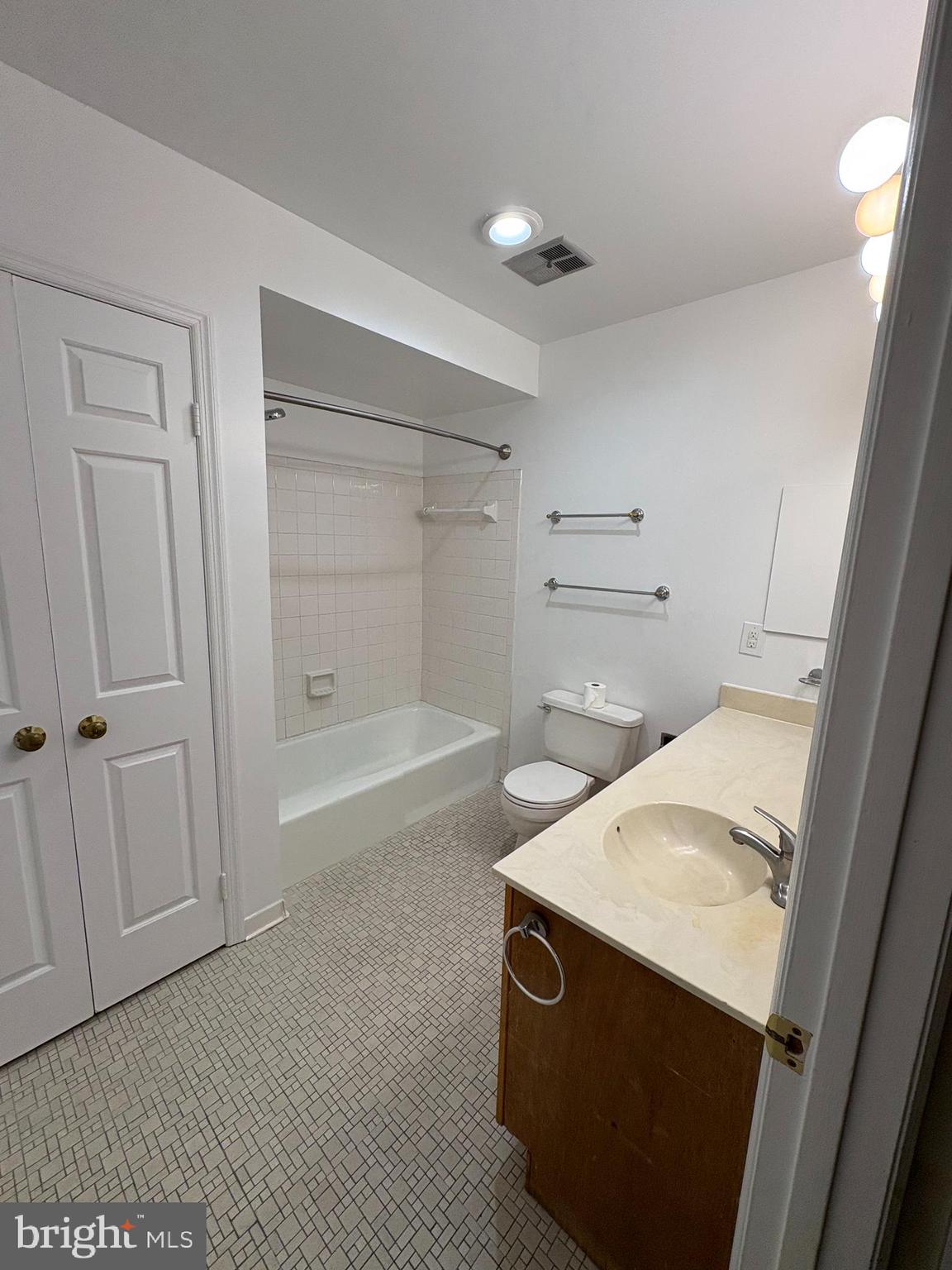 ARCH HALL - Residential Lease