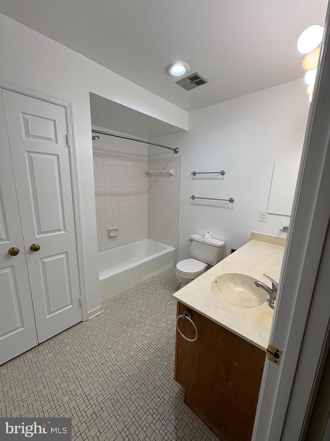 ARCH HALL - Residential Lease