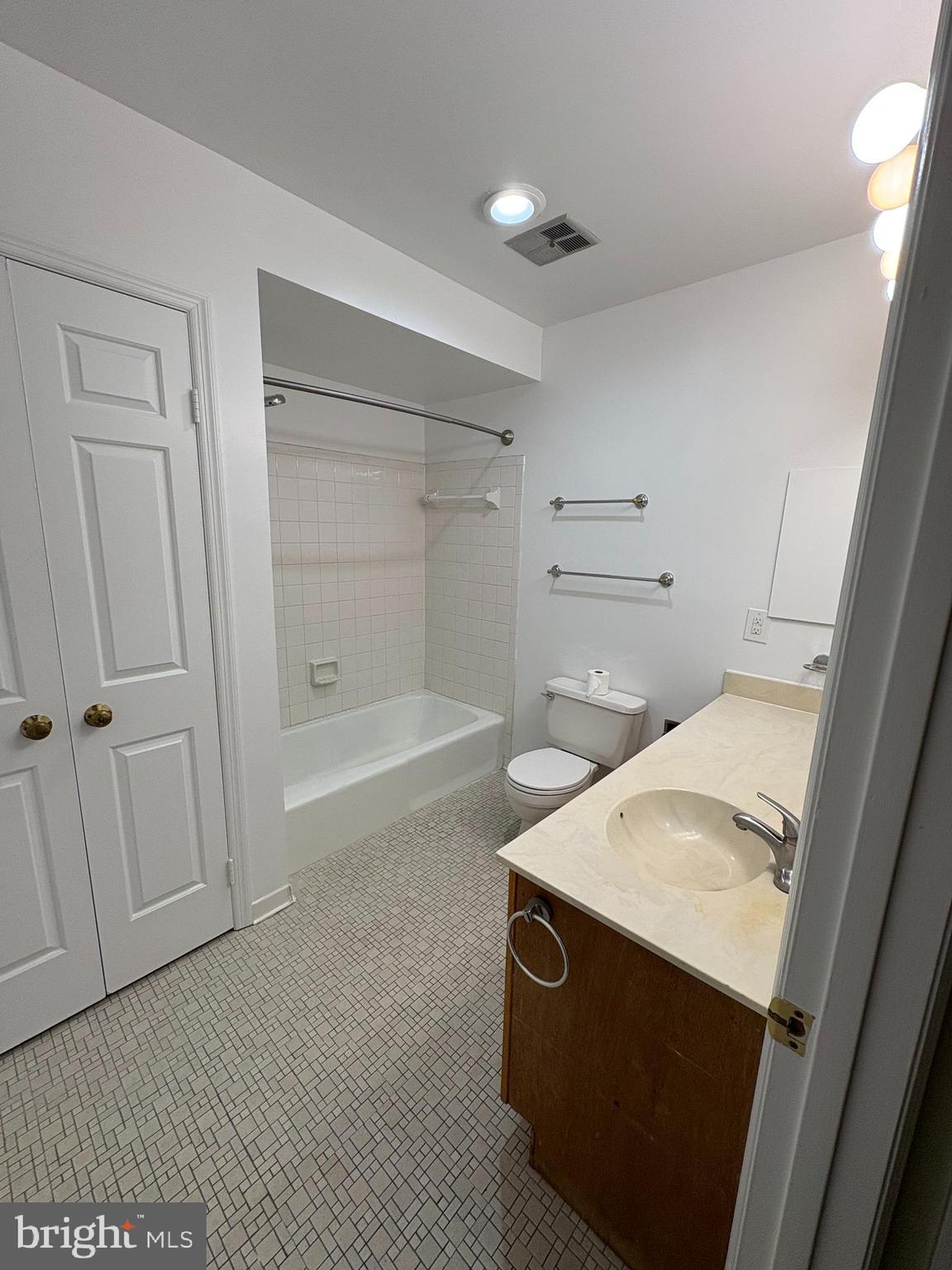 ARCH HALL - Residential Lease