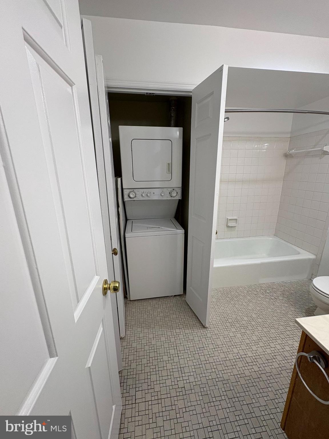 ARCH HALL - Residential Lease