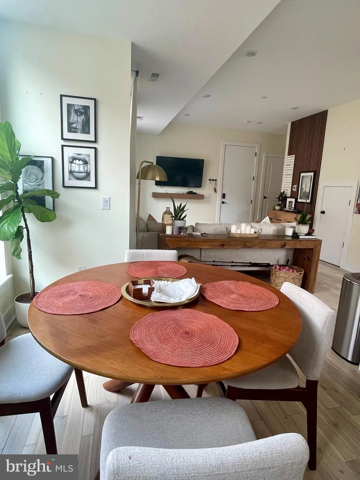 Philadelphia, Pennsylvania 19146, United States, 2 Bedrooms Bedrooms, ,3 BathroomsBathrooms,Residential,Active,128928