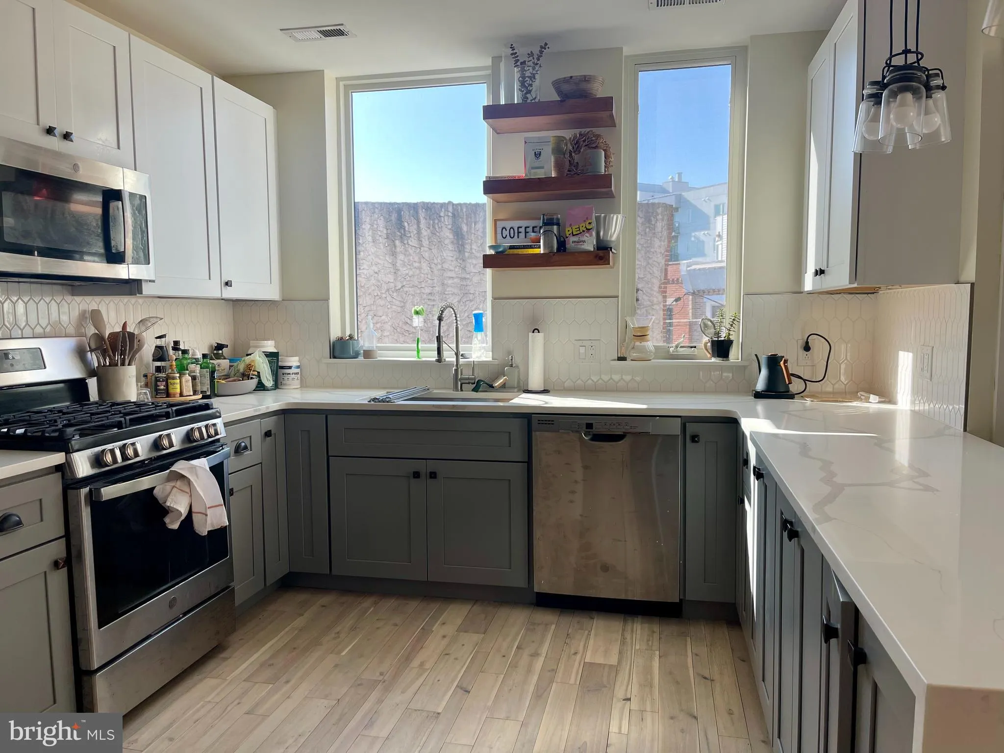 Philadelphia, Pennsylvania 19146, United States, 2 Bedrooms Bedrooms, ,3 BathroomsBathrooms,Residential,Active,128928