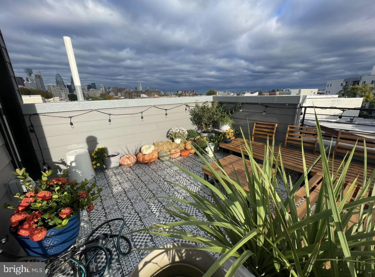 Philadelphia, Pennsylvania 19146, United States, 2 Bedrooms Bedrooms, ,3 BathroomsBathrooms,Residential,Active,128928