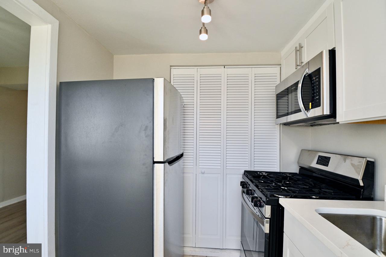 IVERSON SQUARE CONDOMINIUM - Residential Lease