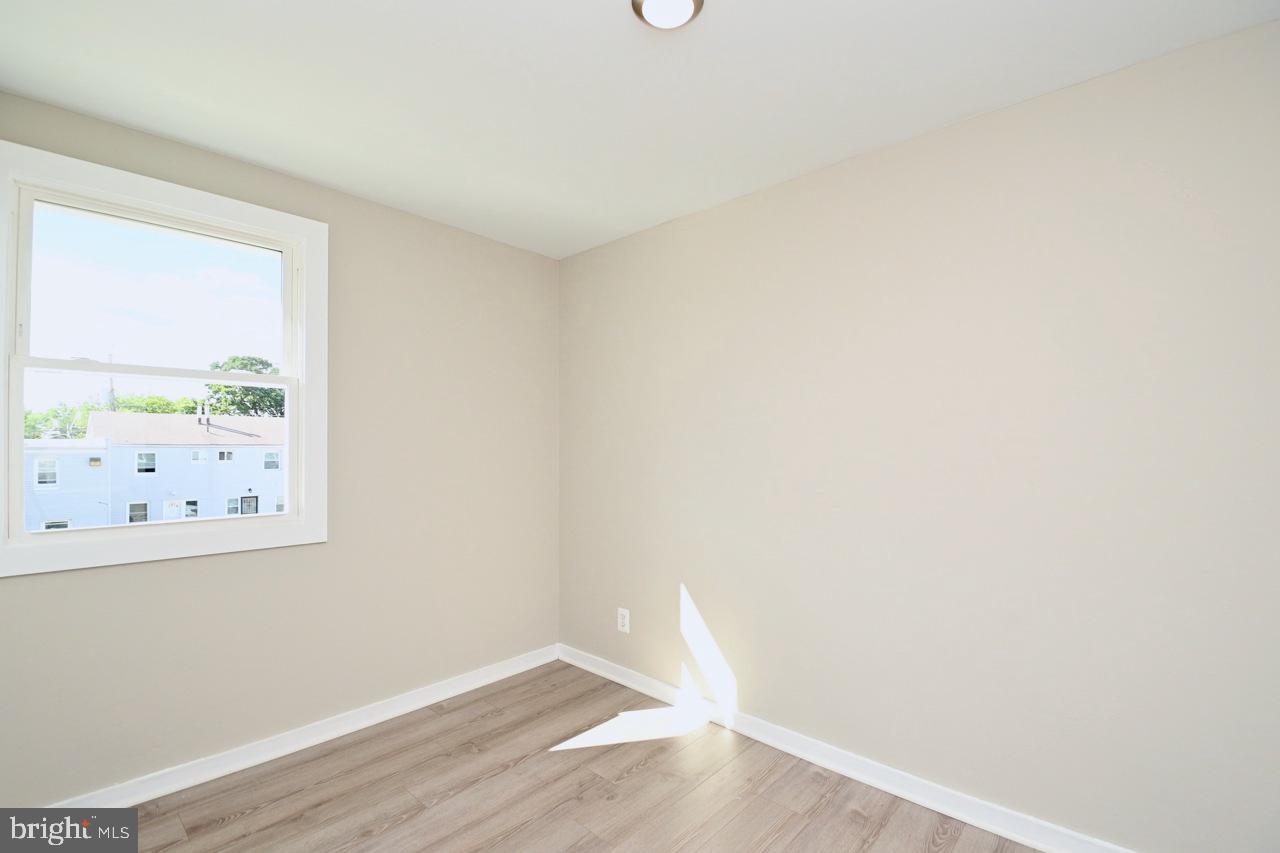 IVERSON SQUARE CONDOMINIUM - Residential Lease