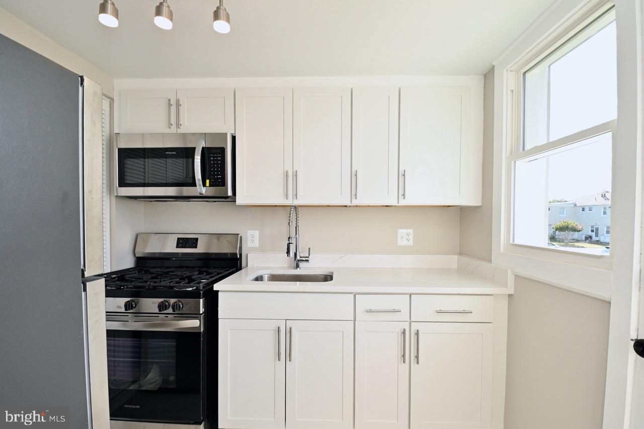 IVERSON SQUARE CONDOMINIUM - Residential Lease