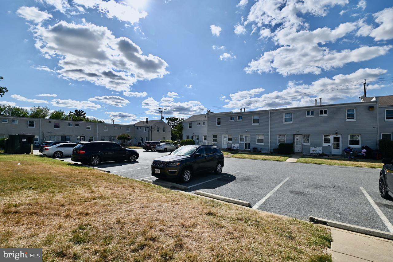 IVERSON SQUARE CONDOMINIUM - Residential Lease