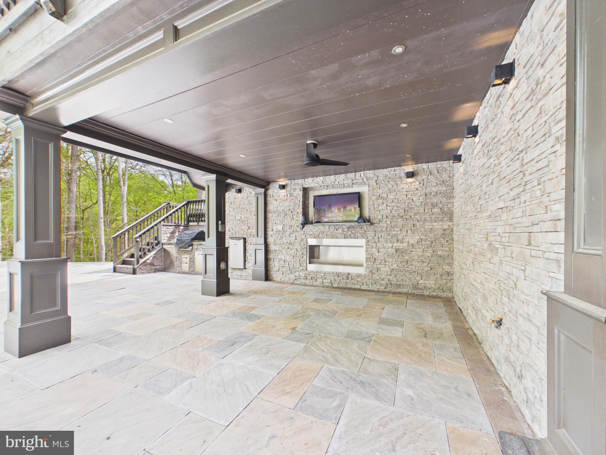 RIVER BEND - Residential