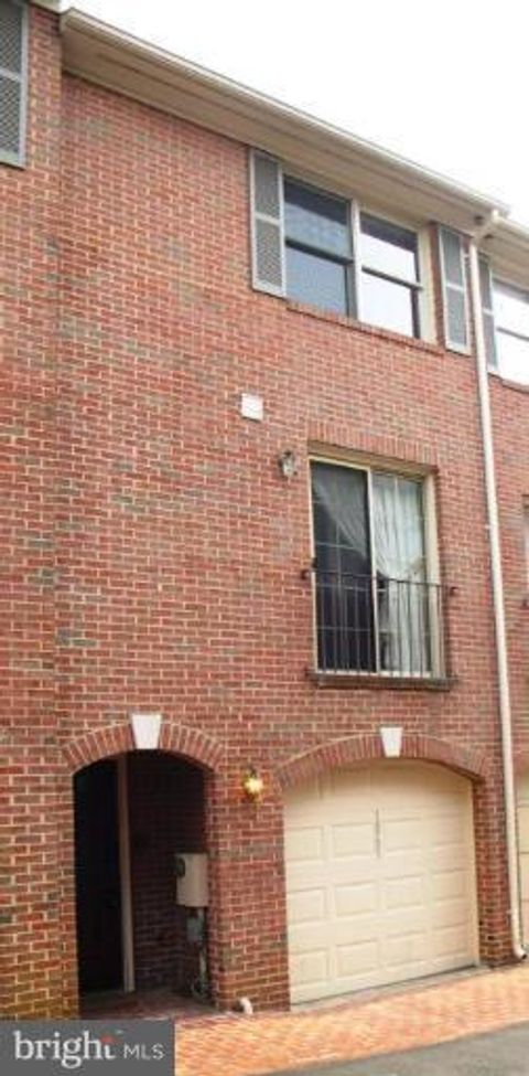 1865 ADAMS STREET ARLINGTON VA 22201