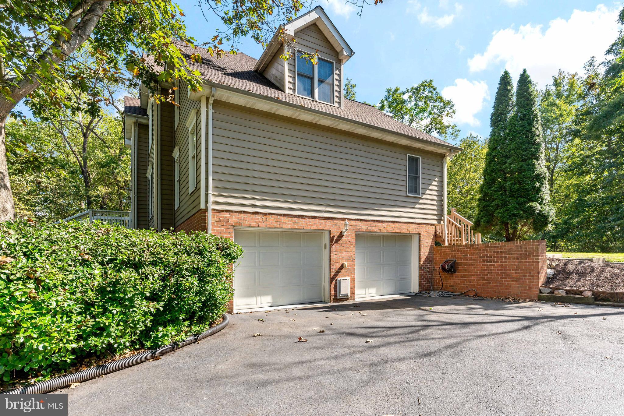 WOODBRIER MANOR - Residential