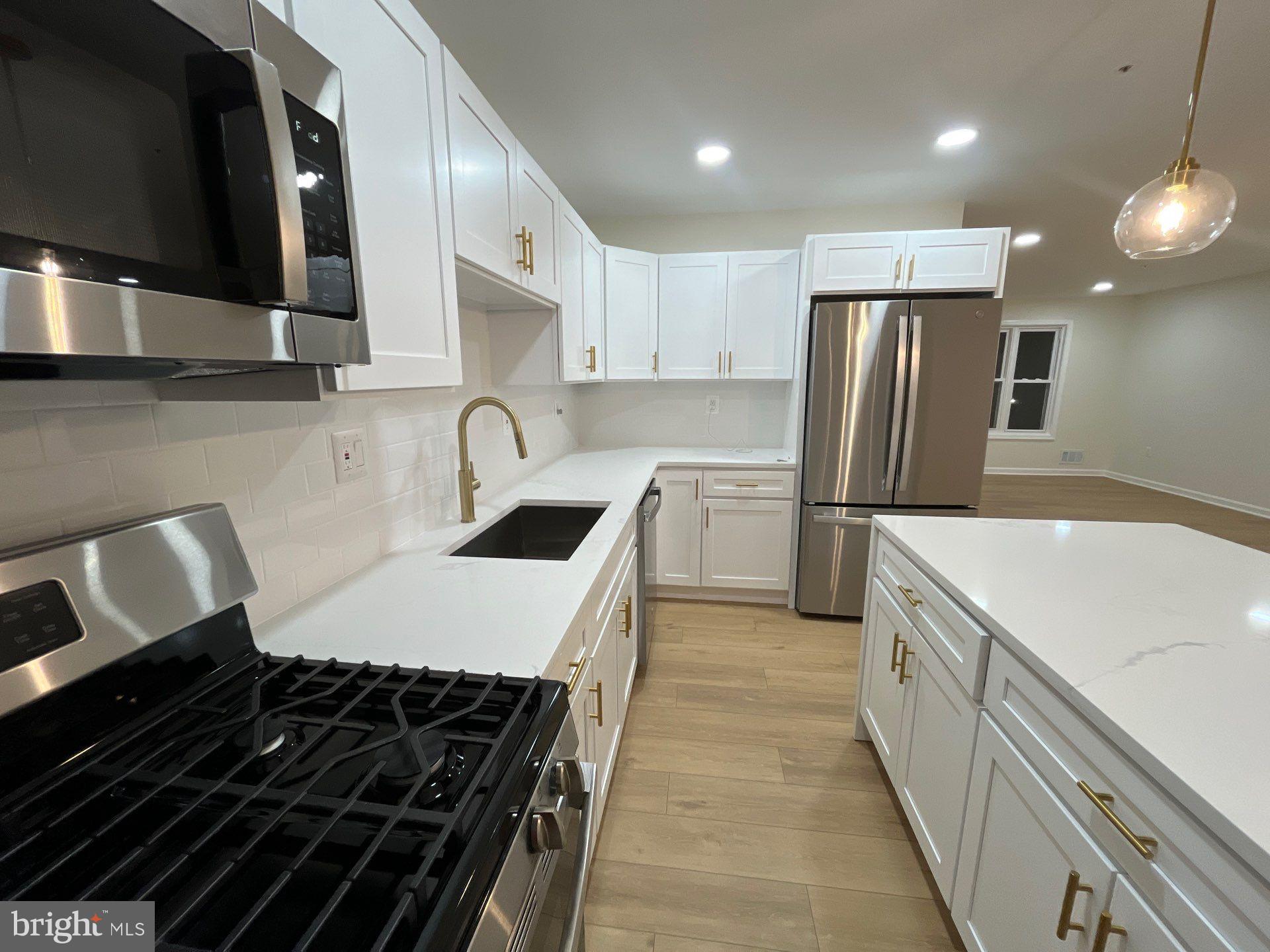 12216 BIRCHVIEW DRIVE