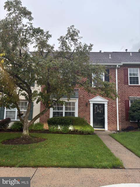 Townhouse For Rent - 10 Lindsey Court<br/> Somerset County, FRANKLIN PARK, NJ 08823