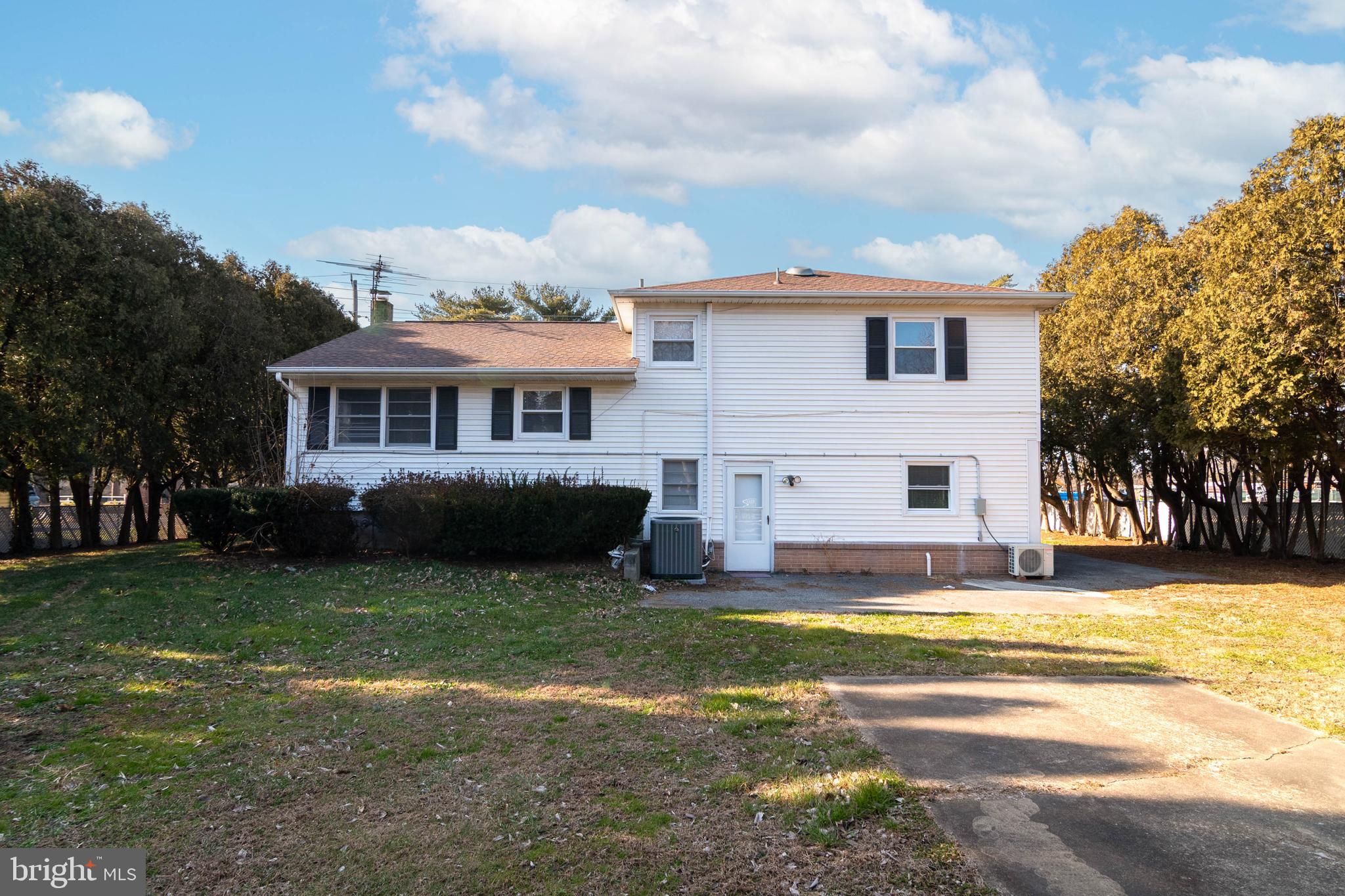 SUNNYSIDE ACRES - Residential