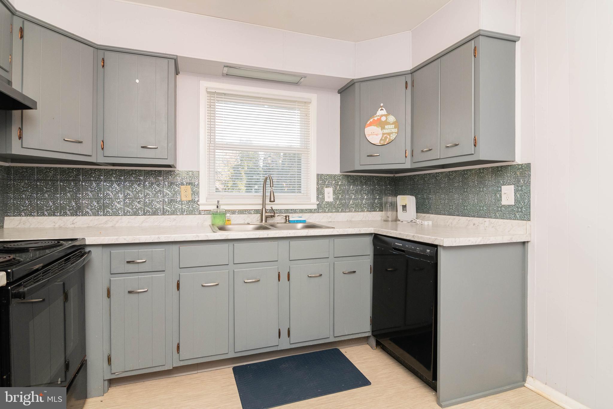 SUNNYSIDE ACRES - Residential