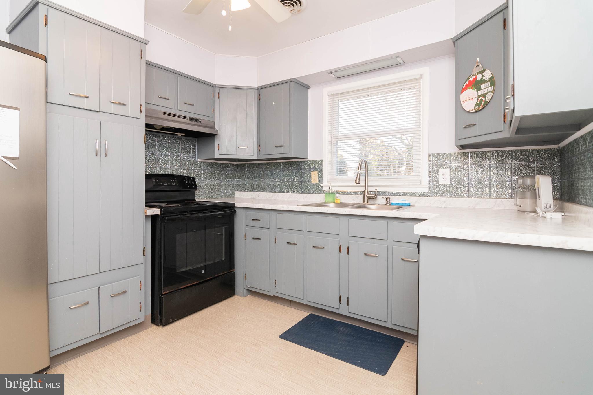 SUNNYSIDE ACRES - Residential