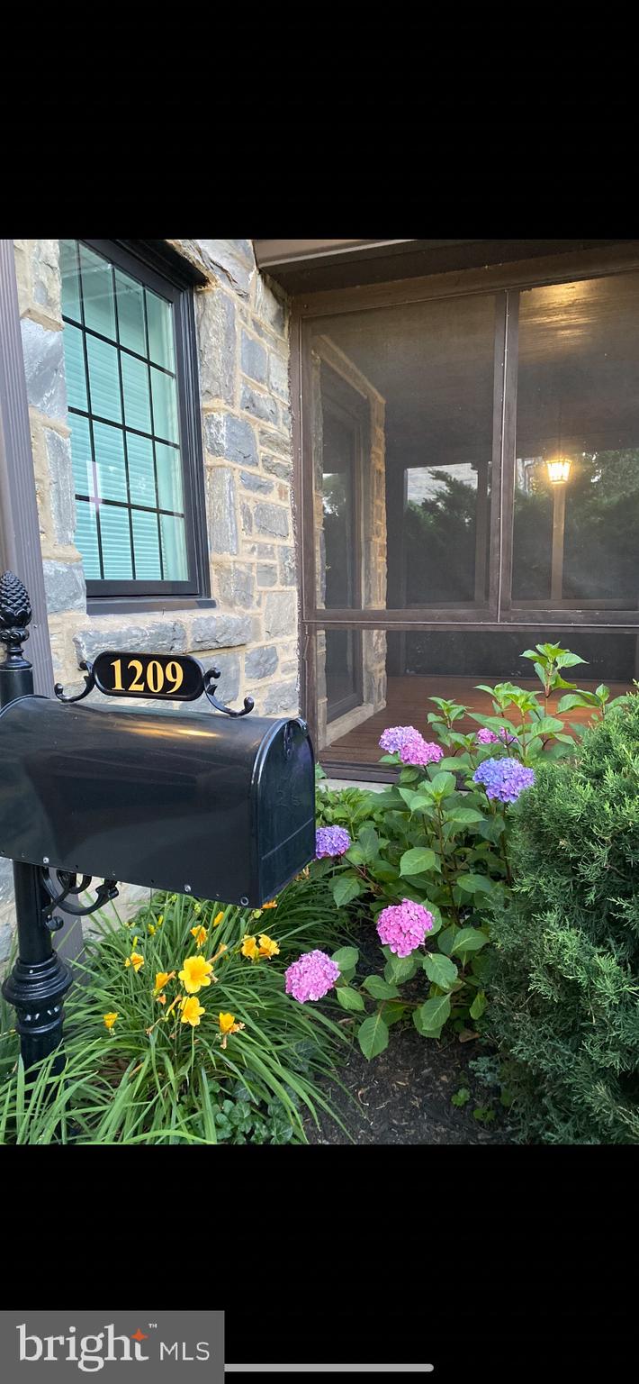 ARONIMINK ESTATES - Residential