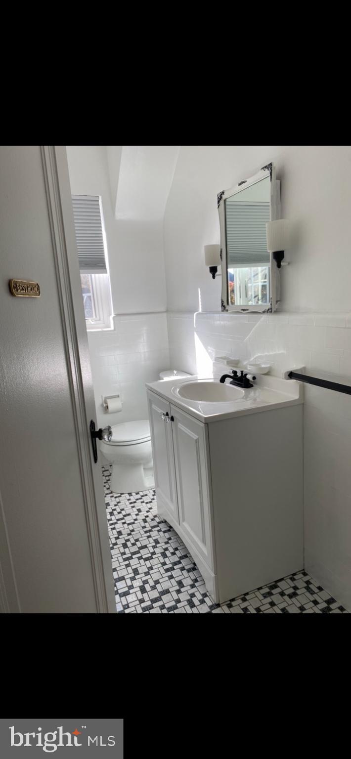 ARONIMINK ESTATES - Residential