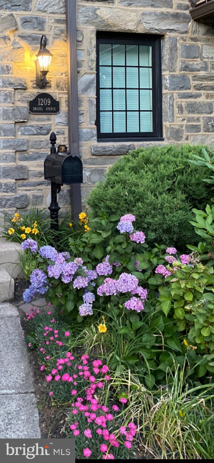 ARONIMINK ESTATES - Residential