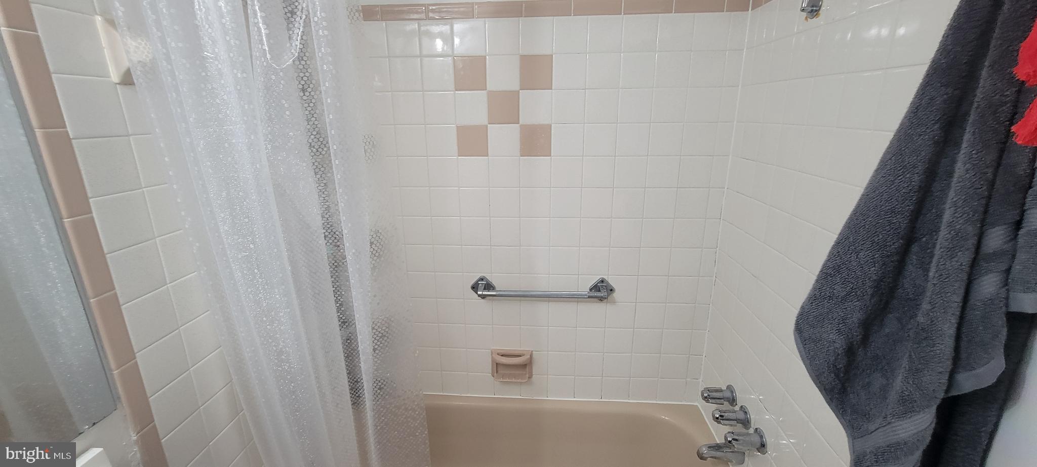 PHILADELPHIA (NORTHEAST) - Residential Income