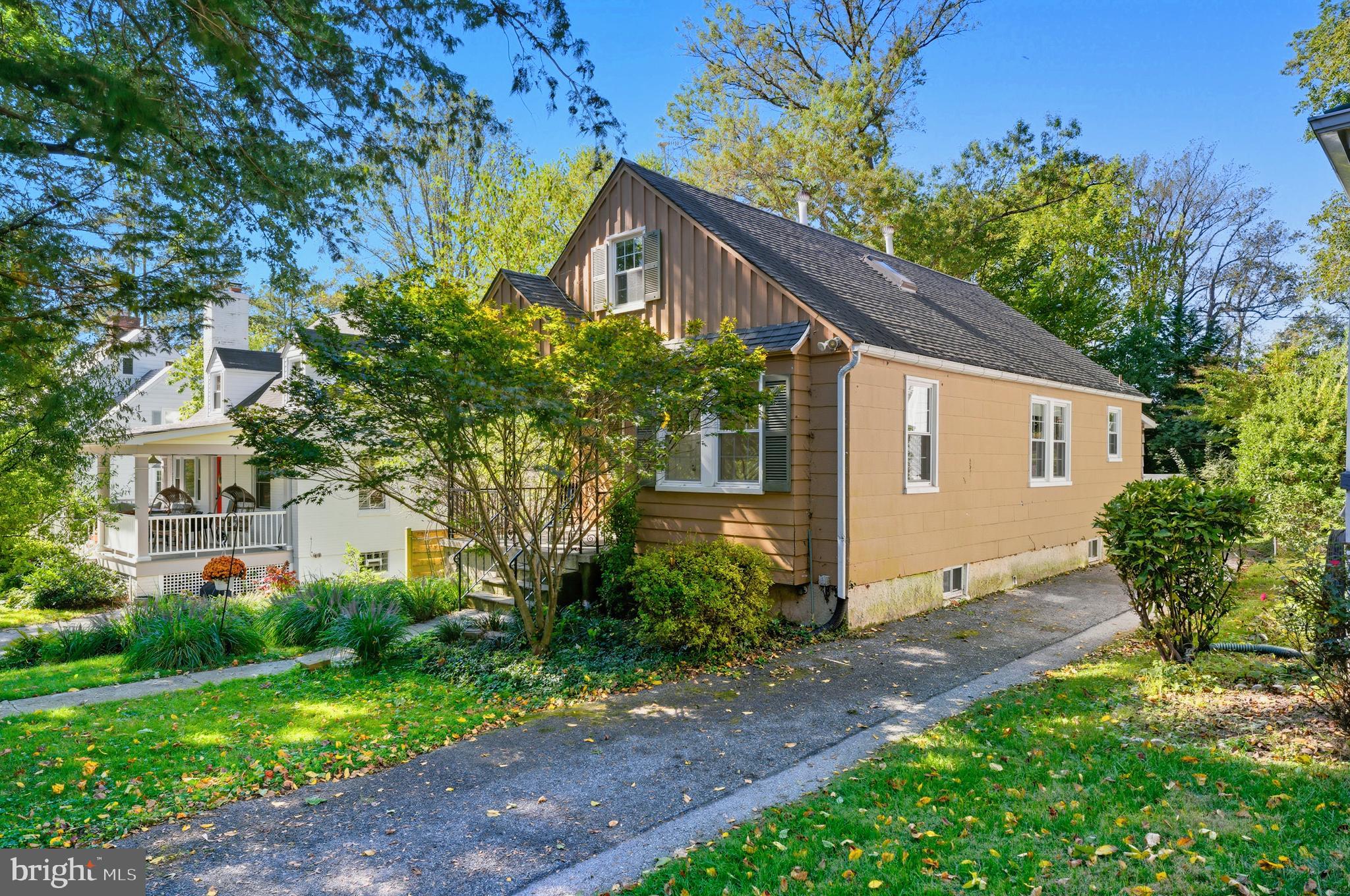 571 WOODBINE AVENUE