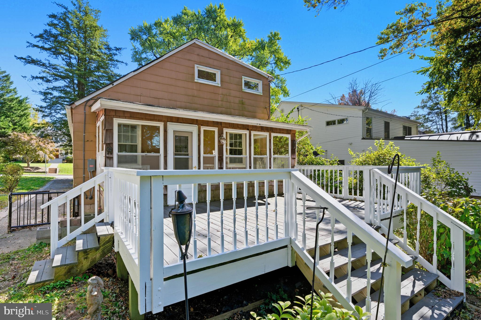 571 WOODBINE AVENUE