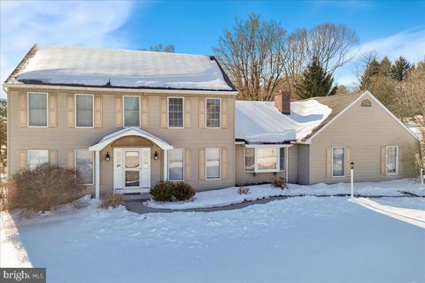 267 NEW CASTLE DRIVE READING PA 19607