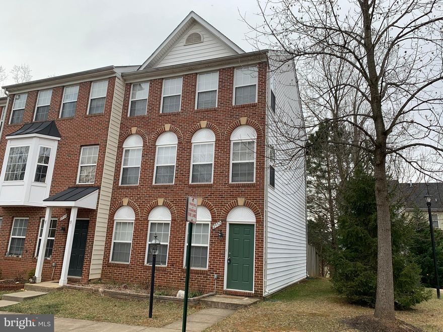 3 level end unit townhouse, hardwood floors on main level and bedroom level, stainless steel appliances, walkout basement with full bath and bedroom, porcelain tile flooring in entire basement, fenced in backyard with brick patio, freshly painted, conveniently located near Vienna metro and Dunn Loring metro. Pets are not allowed, must have decent credit and good income to qualify.