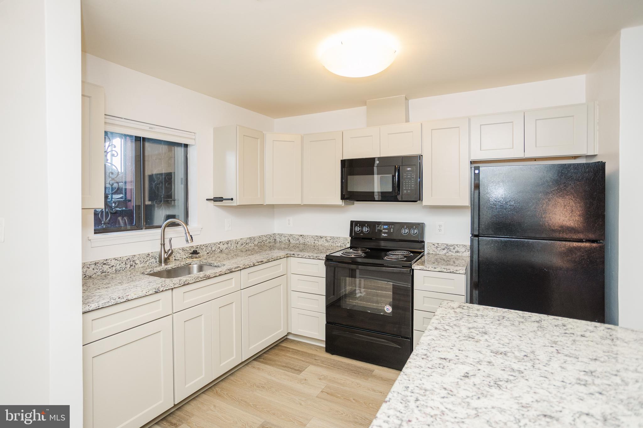 LEE OAKS - Residential Lease