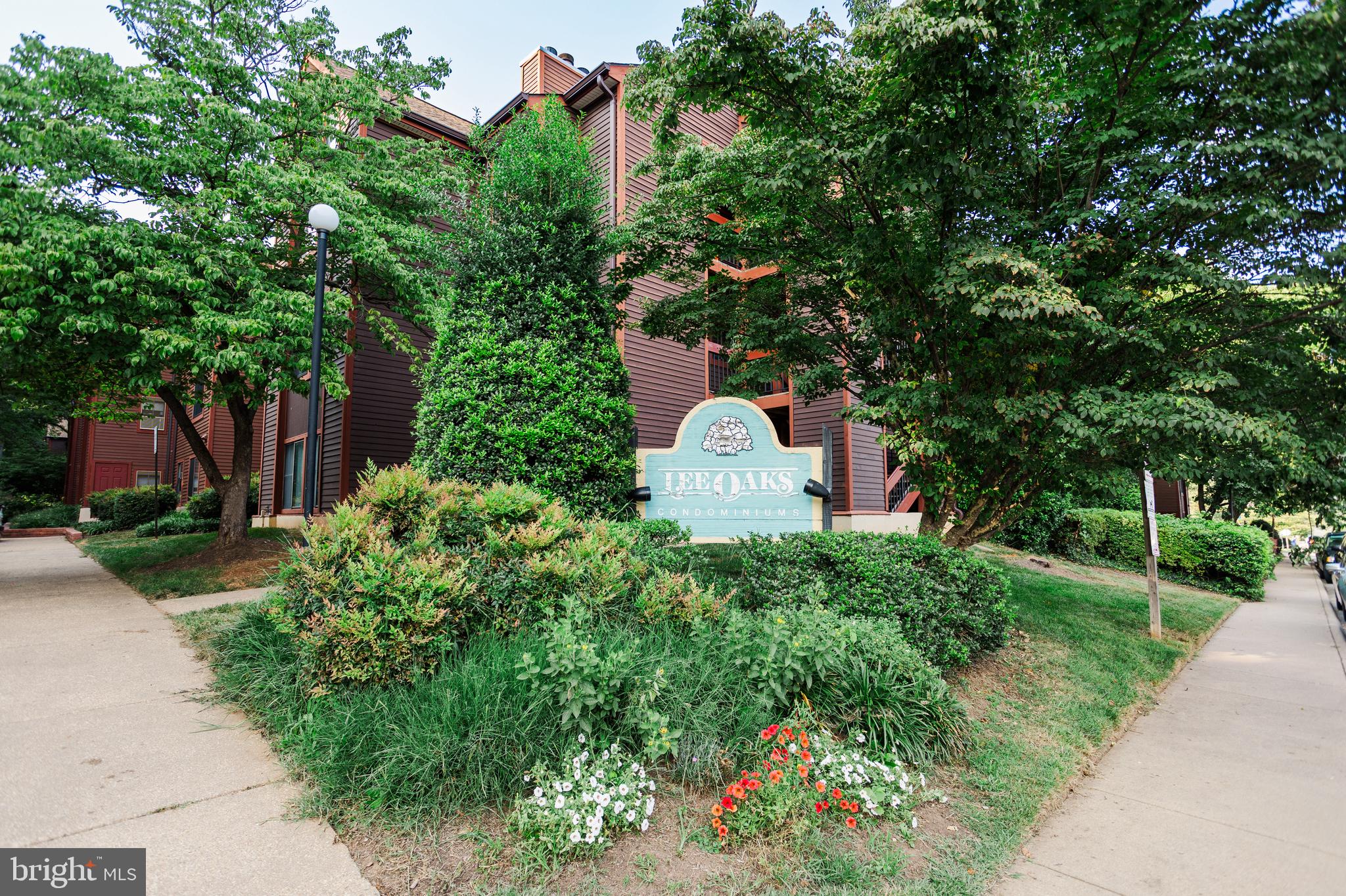 LEE OAKS - Residential Lease