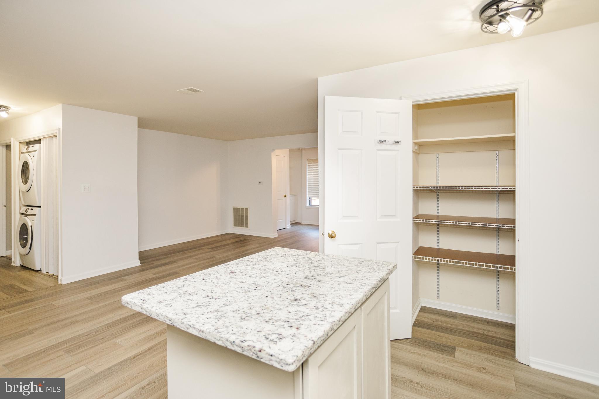 LEE OAKS - Residential Lease