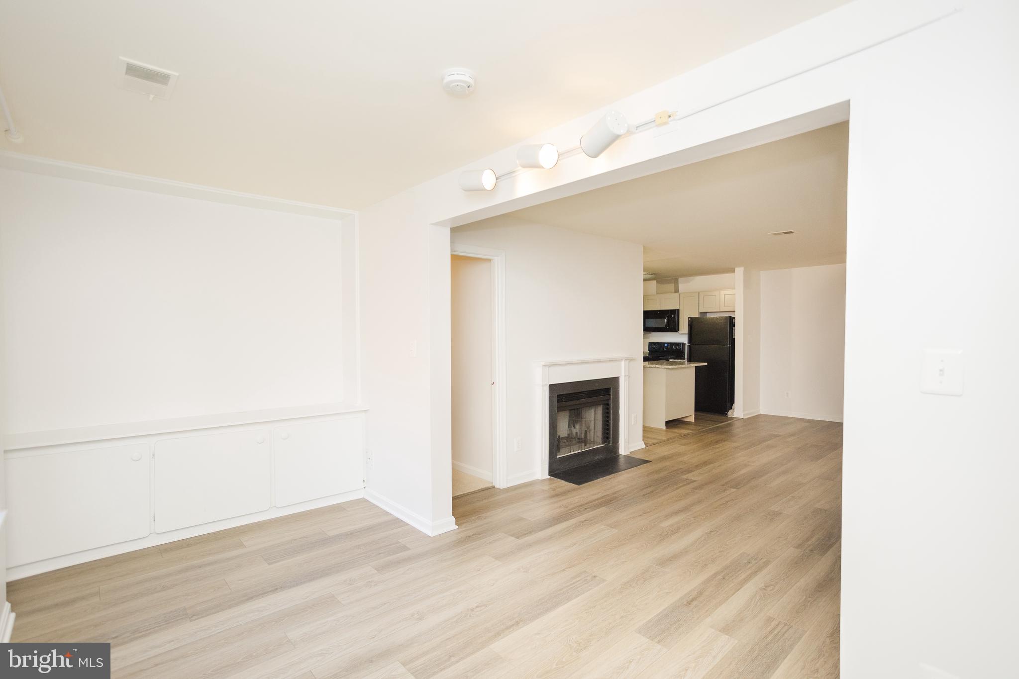 LEE OAKS - Residential Lease