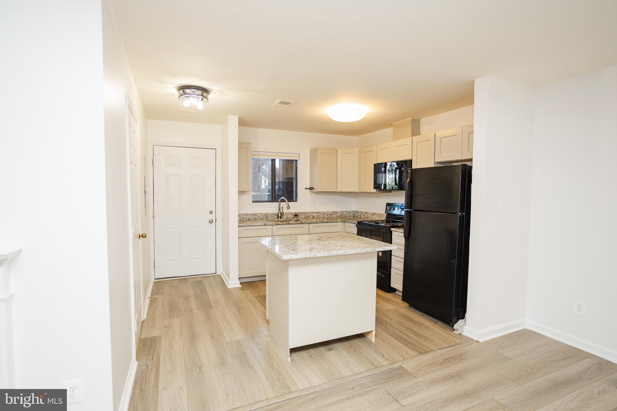 LEE OAKS - Residential Lease