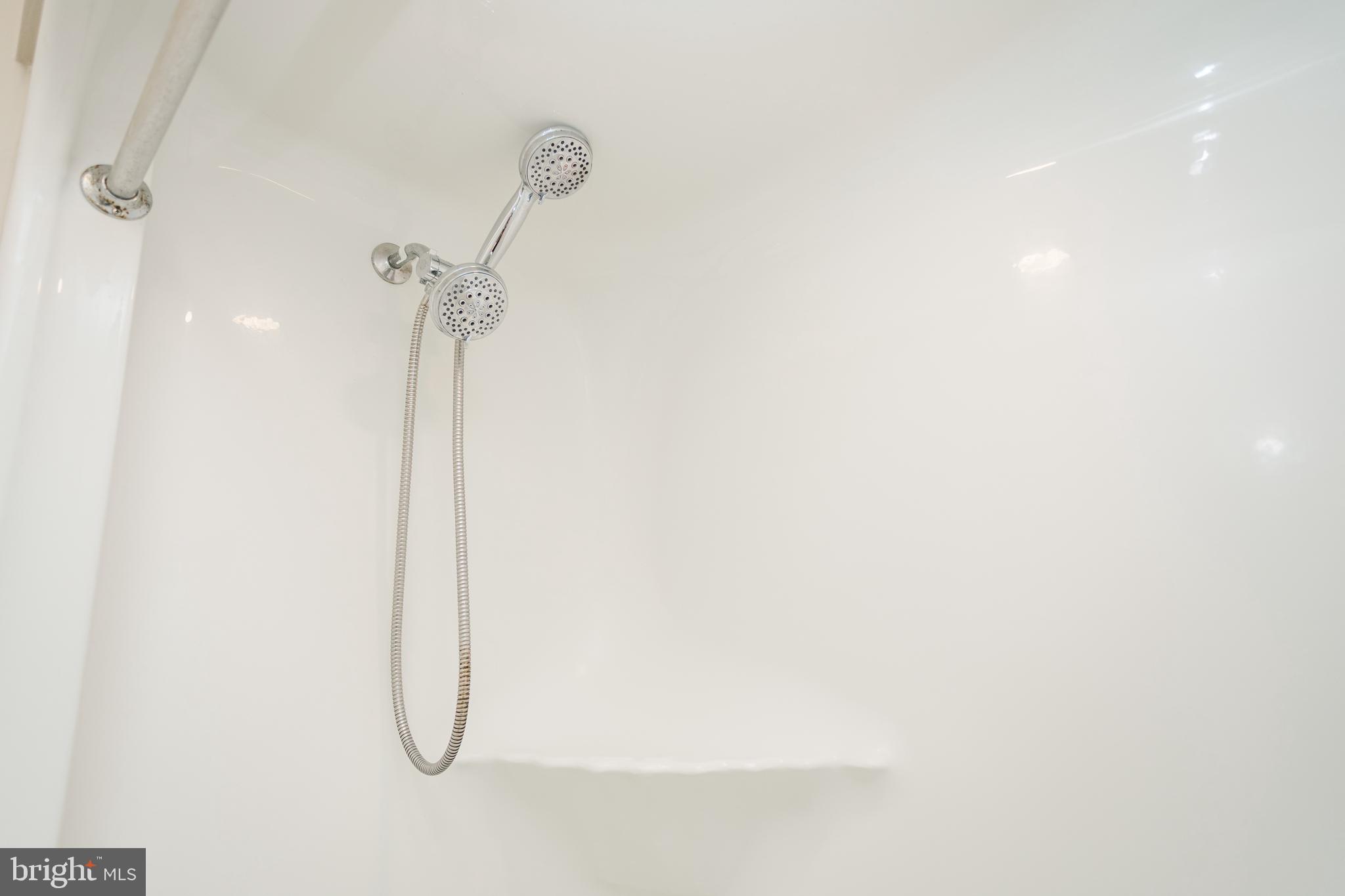 LEE OAKS - Residential Lease