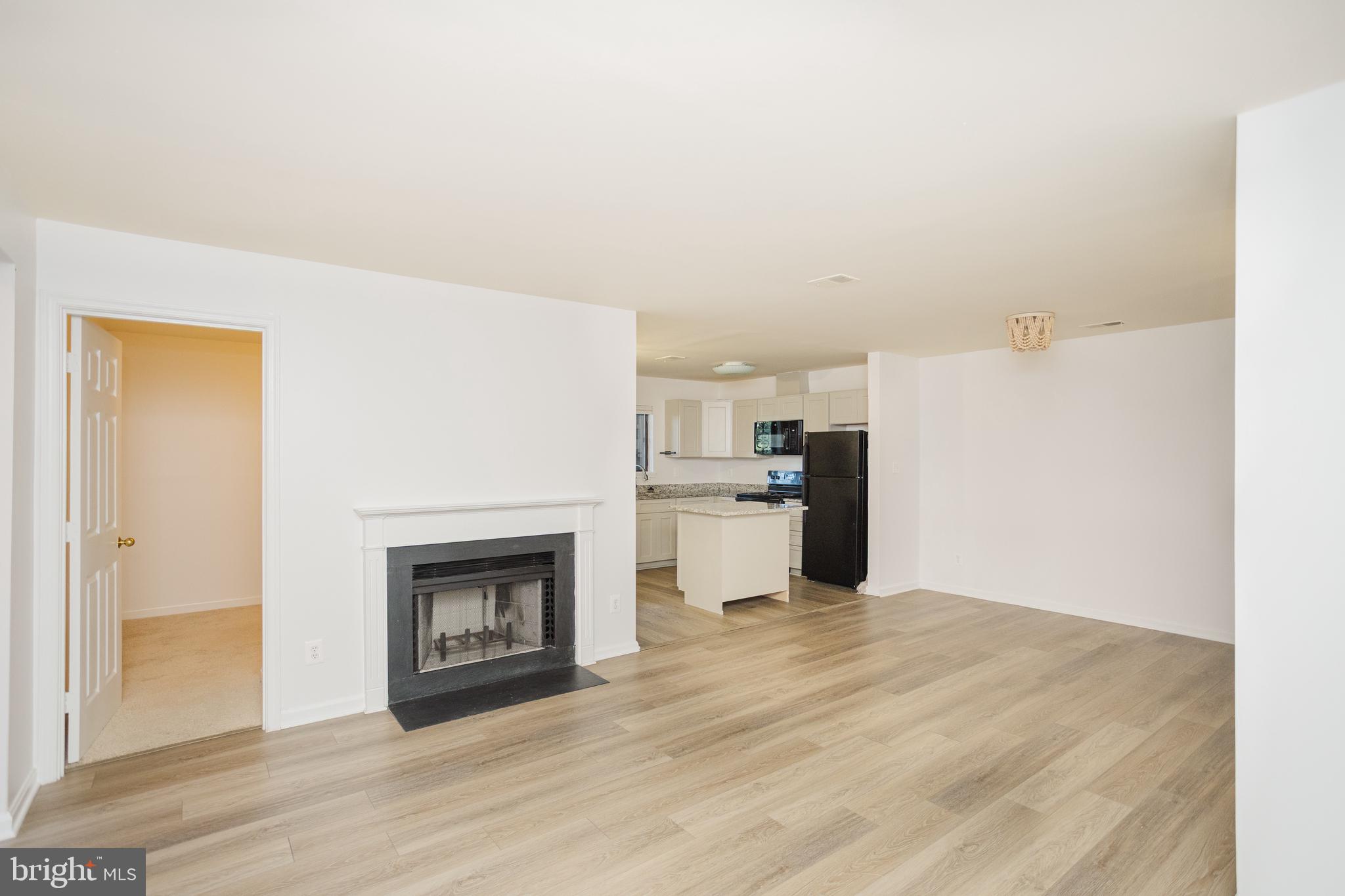 LEE OAKS - Residential Lease