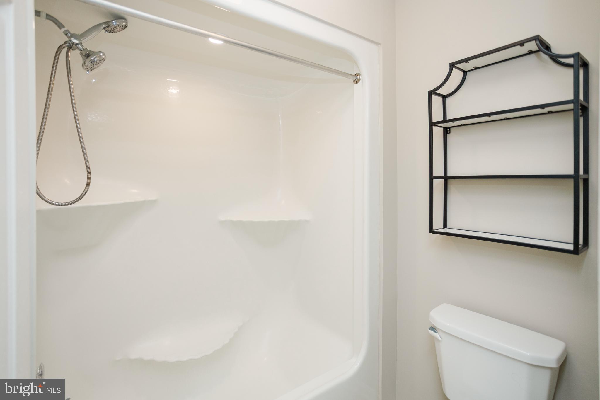 LEE OAKS - Residential Lease