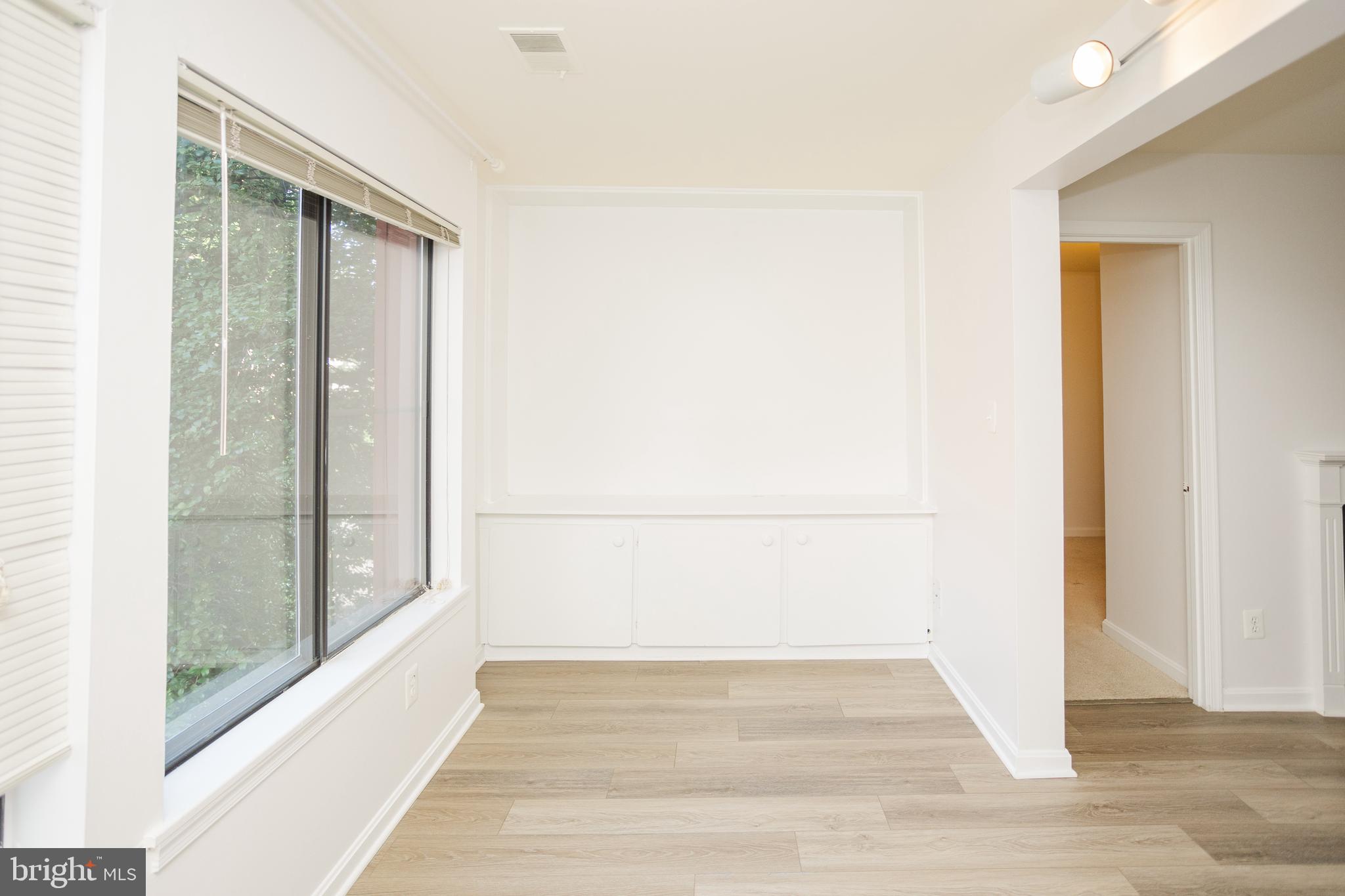 LEE OAKS - Residential Lease