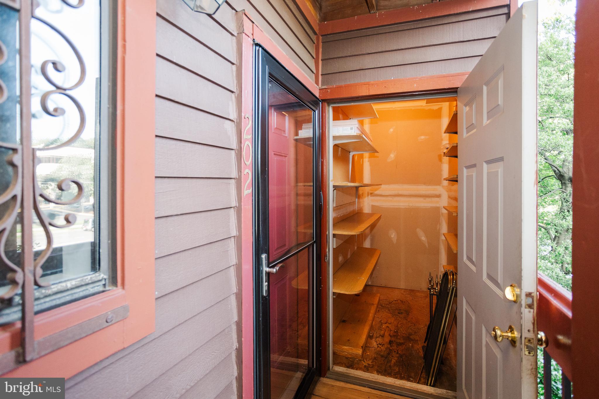 LEE OAKS - Residential Lease