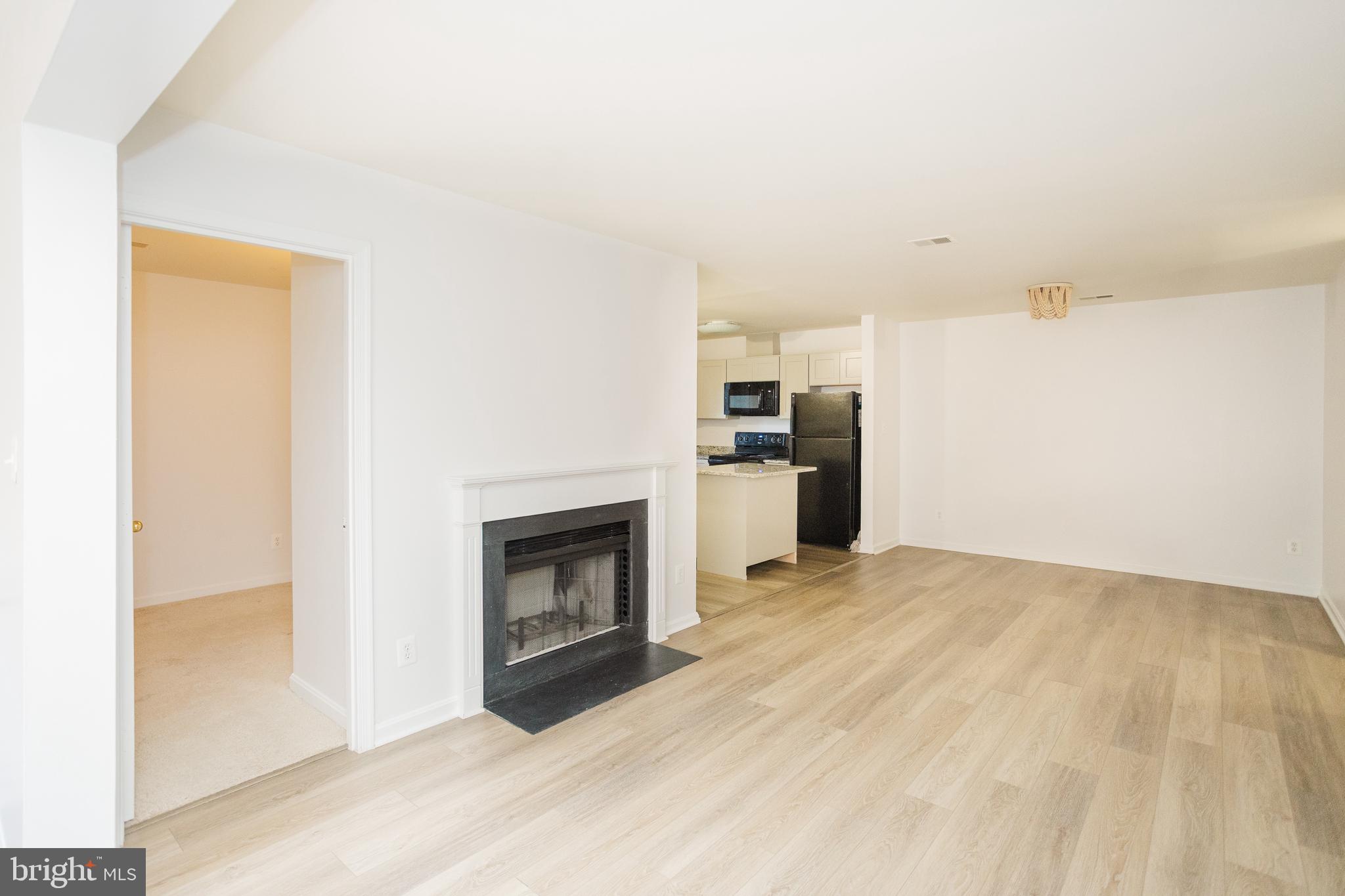 LEE OAKS - Residential Lease